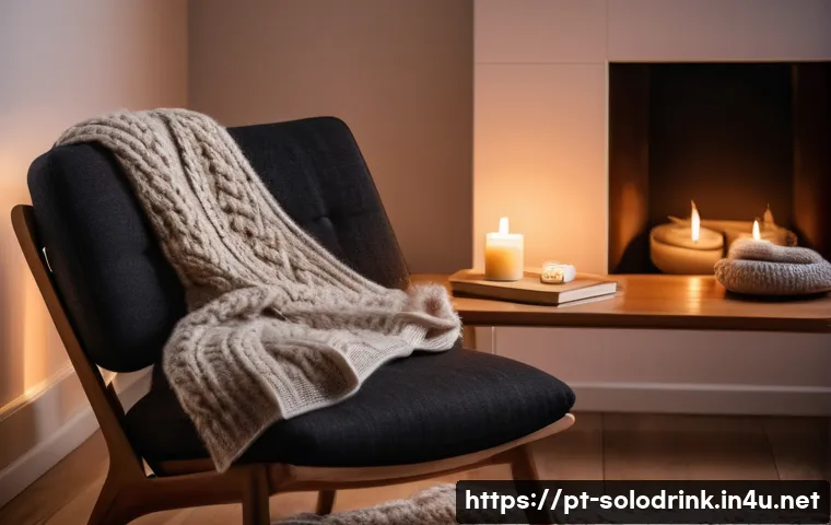 혼술과 심리 상담 혼술로 힐링하는 법 - A cozy, dimly lit living room with soft warm lighting, gentle instrumental music playing in the back...
